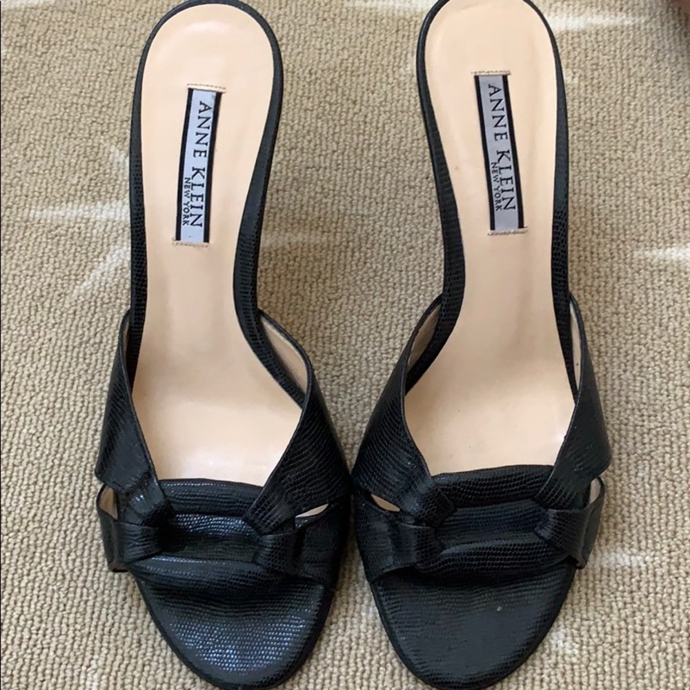 Anne Klein New York Black snakeskin sandal 7.5